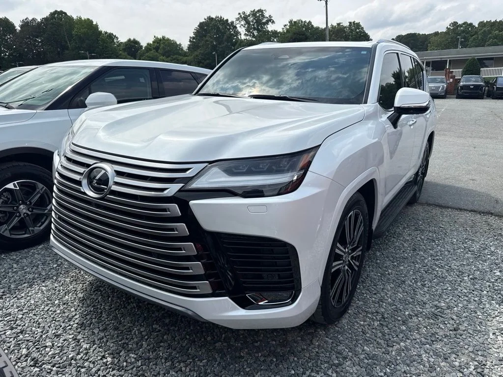 Used 2025 White Lexus 600 Luxury image 1