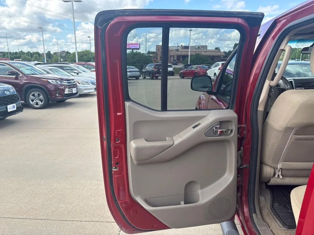 Used 2011 Red Nissan SV image 28