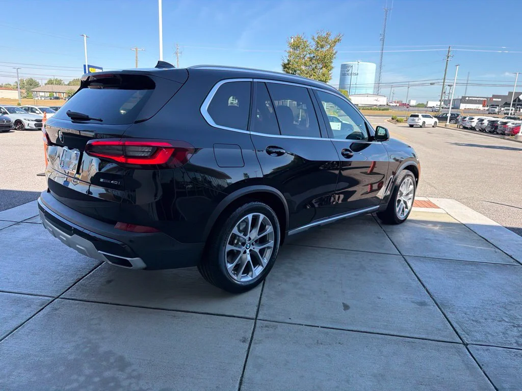 Used 2022 Black Sapphire Metallic BMW sDrive40i image 6
