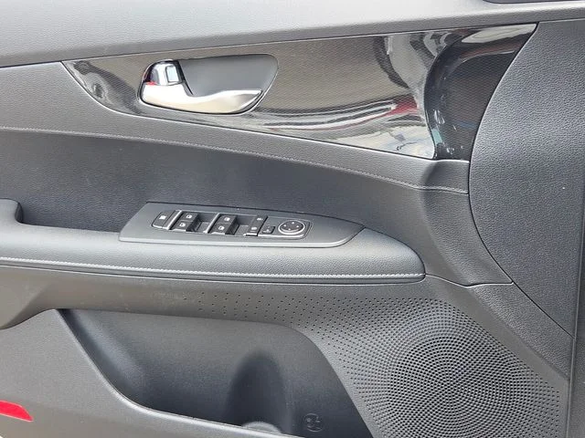 Used 2024 White Kia GT-Line image 27