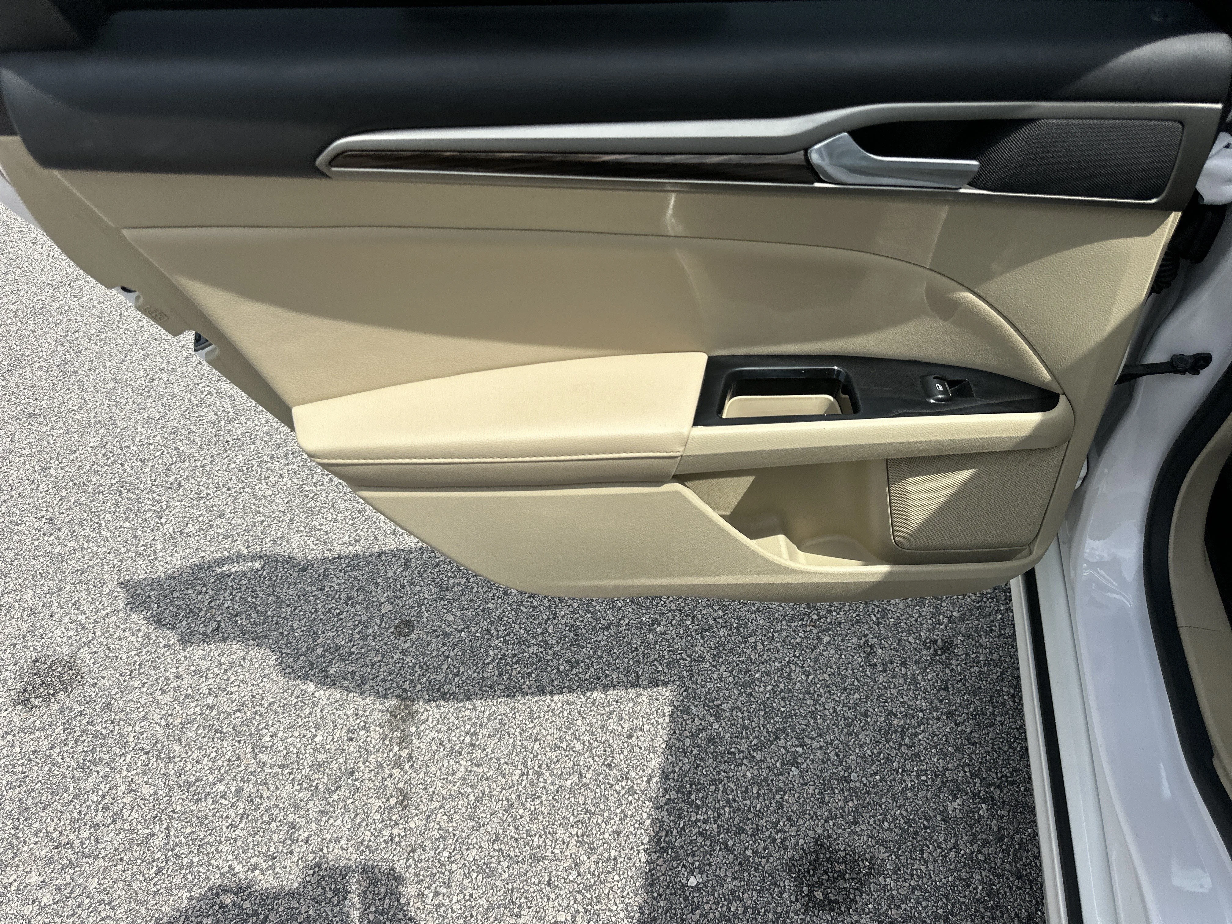 Used 2014 WHITE Ford SE image 21