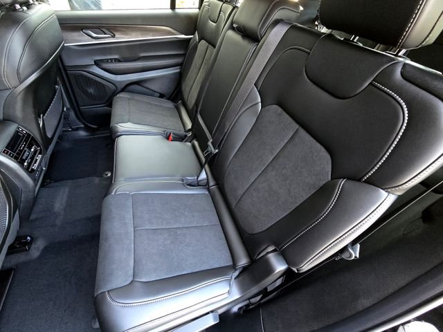 New 2026 Diamond Black Crystal Pearlcoat Jeep Altitude image 24