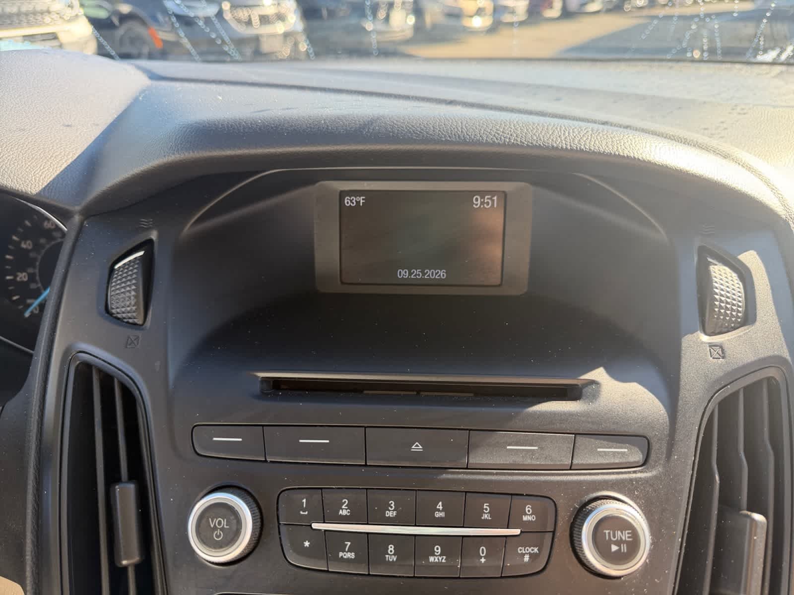 Used 2015 Oxford White Ford SE image 22