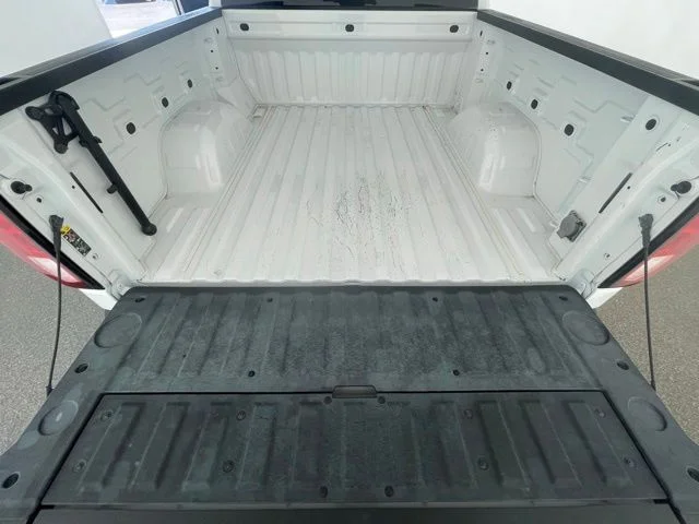 Used 2023 White GMC SLE image 45