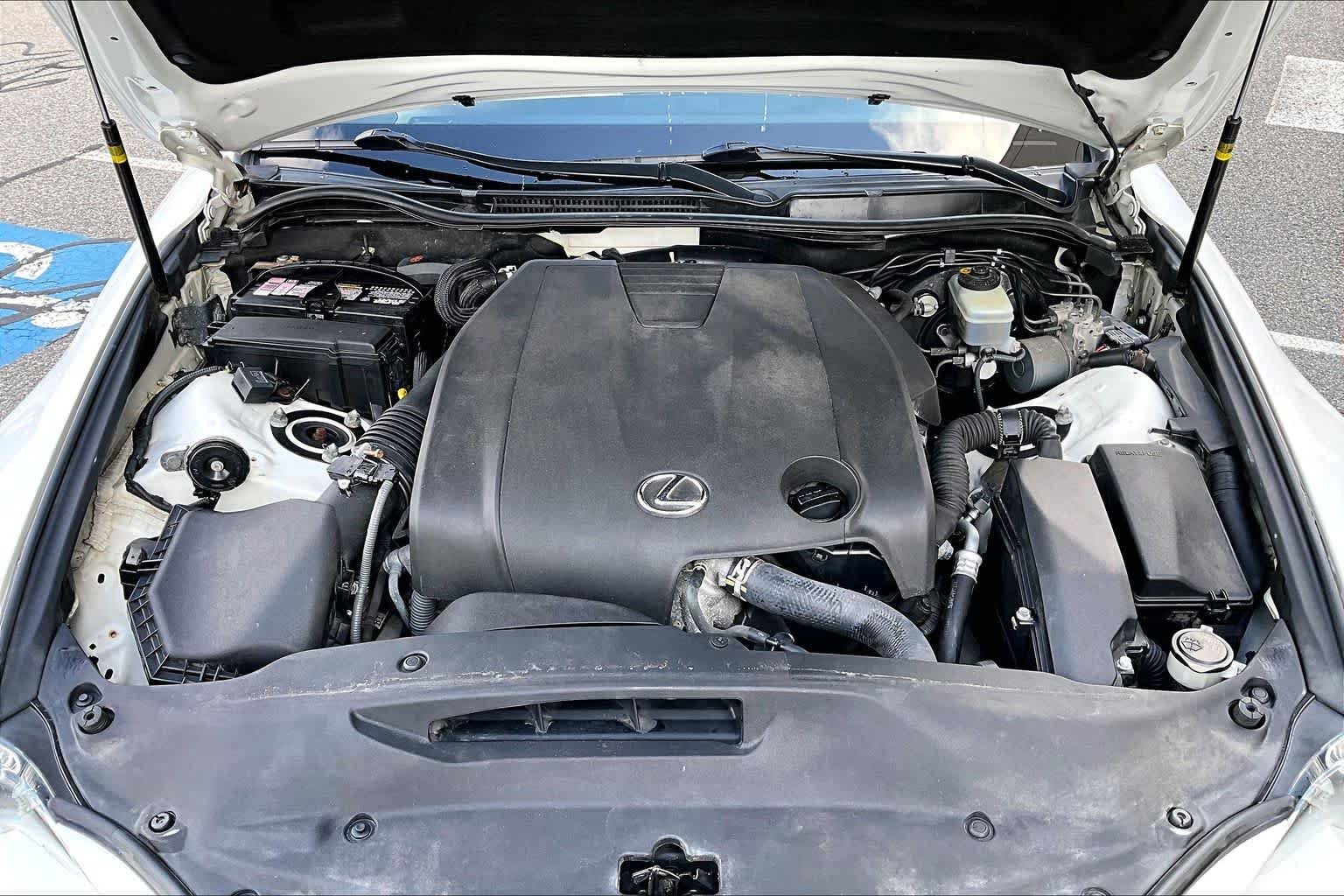 Used 2014 Starfire Pearl Lexus  image 30