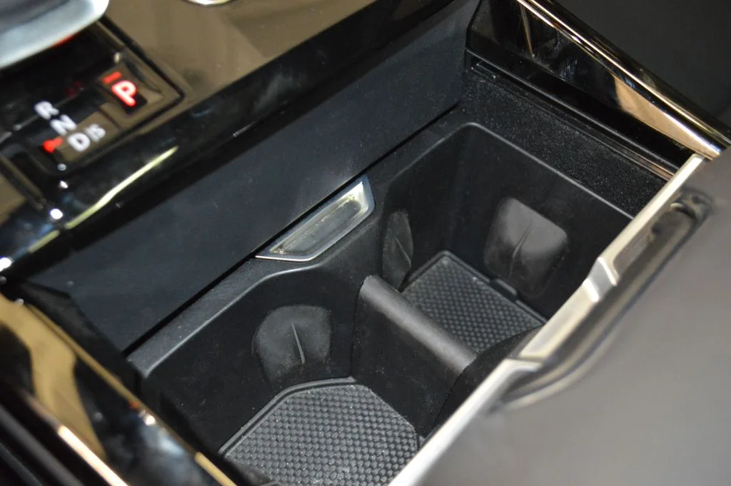 Used 2025 Gray Land Rover SE image 31