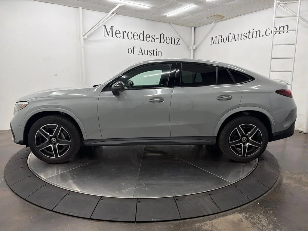 New 2027 White Mercedes-Benz GLC 300 image 4