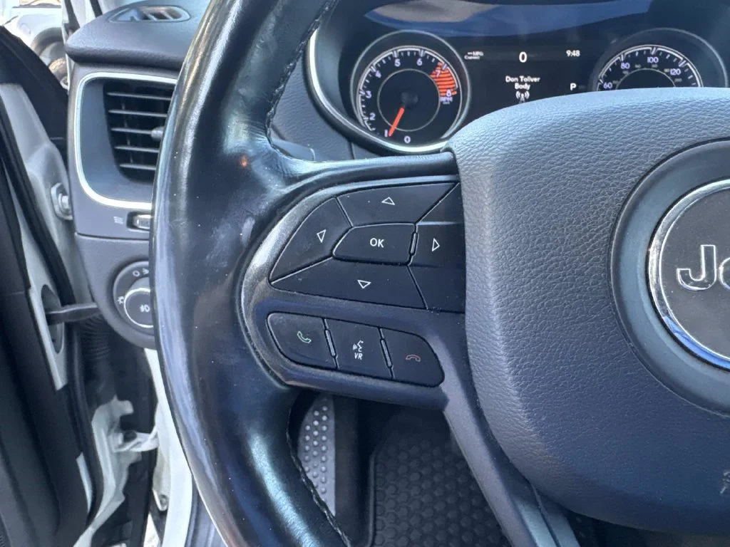 Used 2019 Pearl White Pearlcoat Jeep Trailhawk image 38