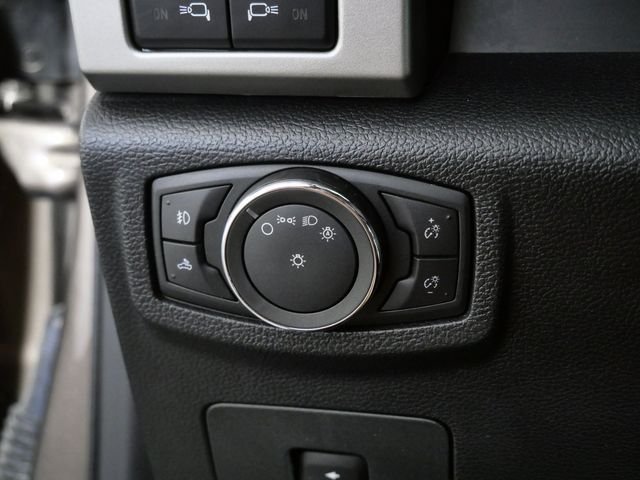 Used 2015  Ford Lariat image 29