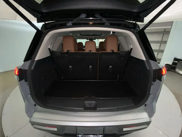 Used 2024 Gray Nissan Platinum image 25