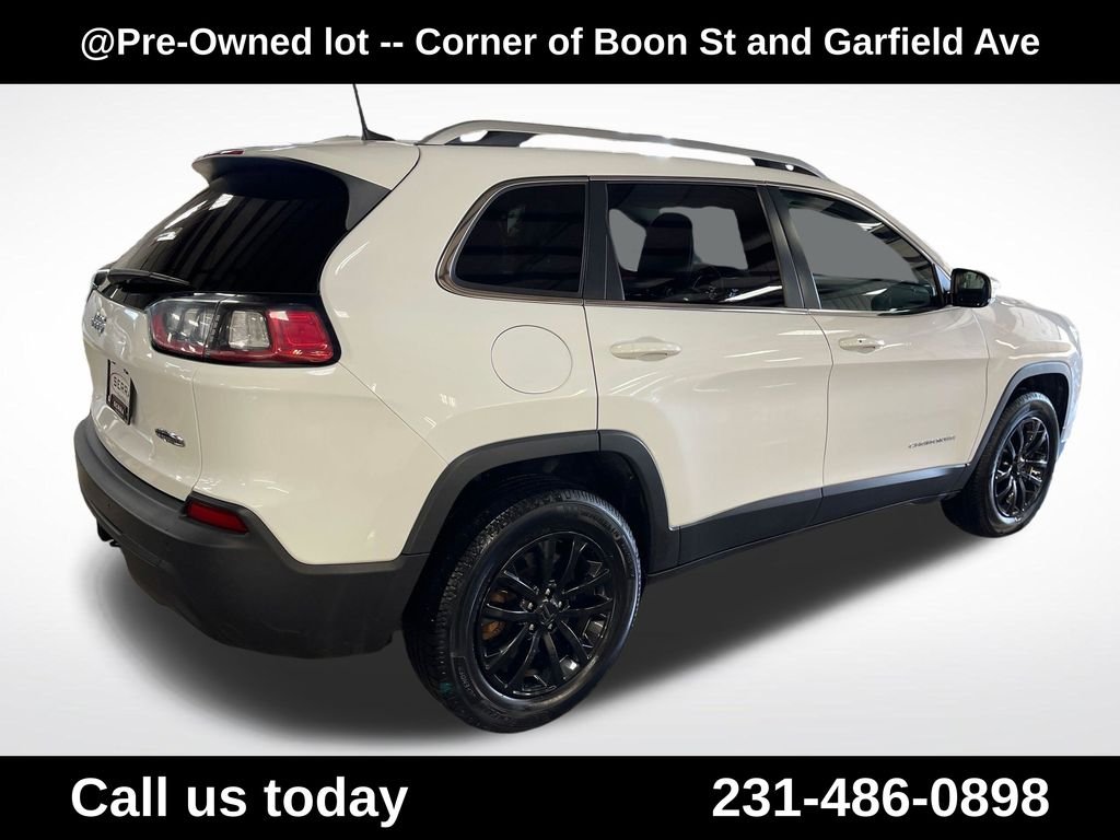 Used 2019 White Jeep Latitude Plus image 5