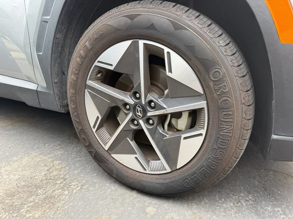 Used 2025 Silver Hyundai SEL image 14