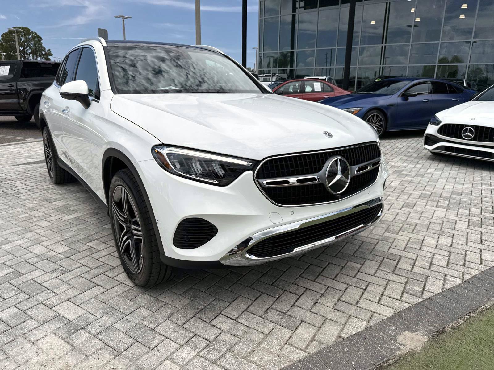 New 2027 Polar White Mercedes-Benz 300 SUV image 8