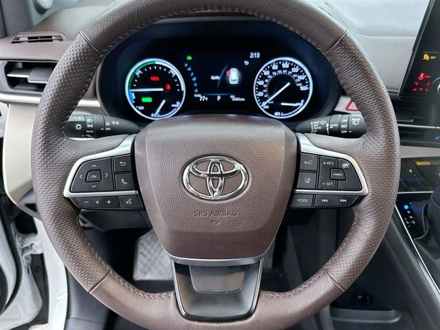 Used 2024 Beige Toyota Platinum image 29