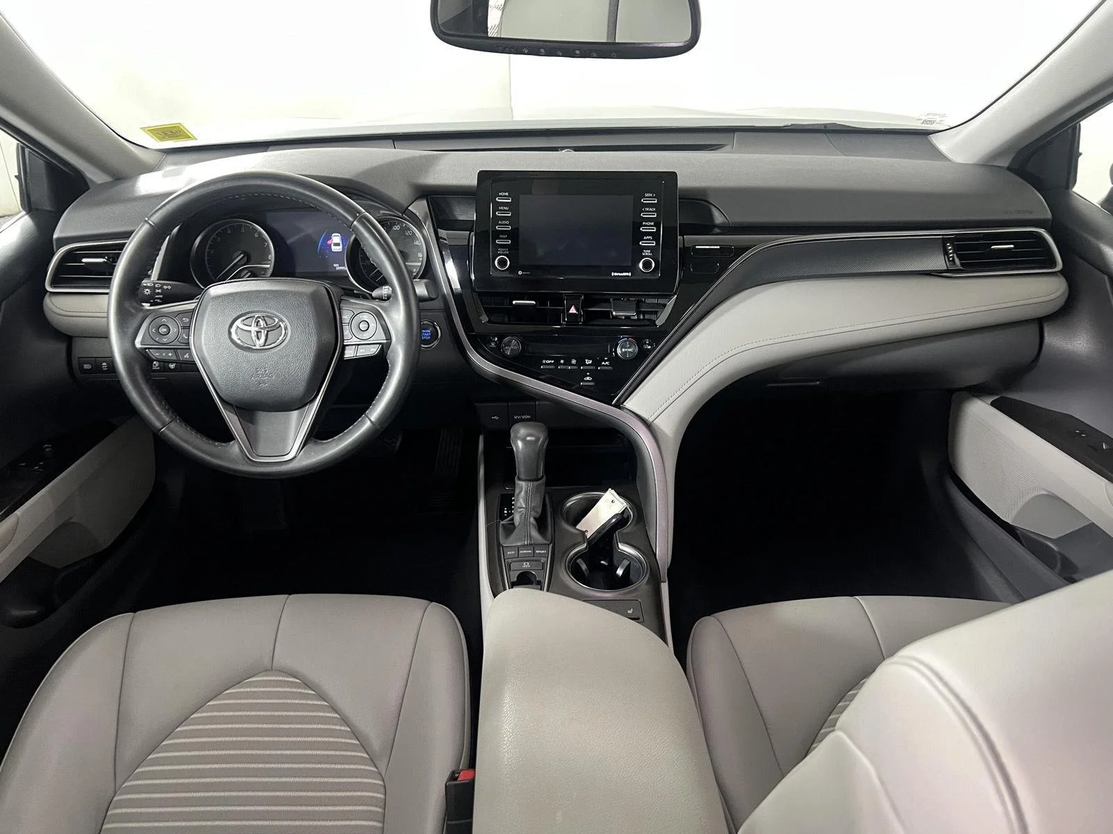 Used 2022 Celestial Silver Metallic Toyota SE image 27