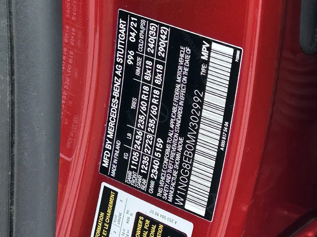Used 2021 designo Cardinal Red Metallic Mercedes-Benz GLC 300 image 32
