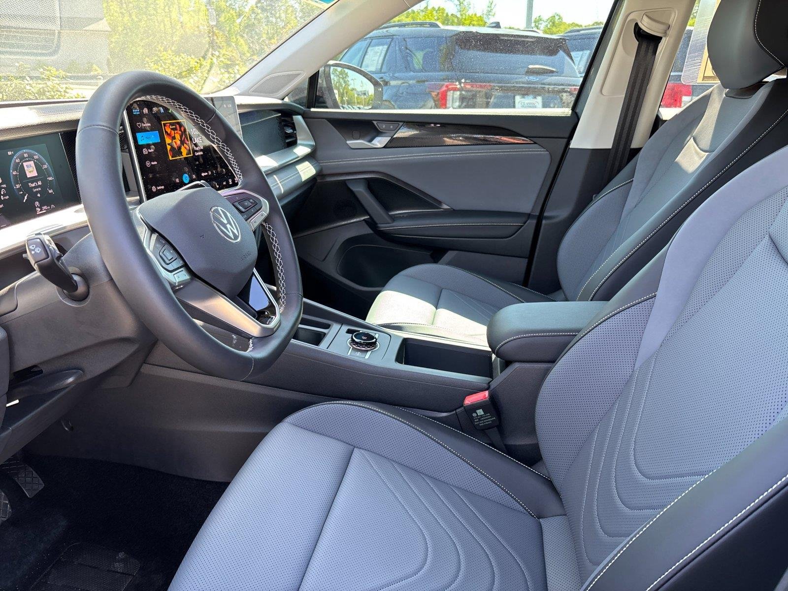 2025 Volkswagen Tiguan SE - Photo 15