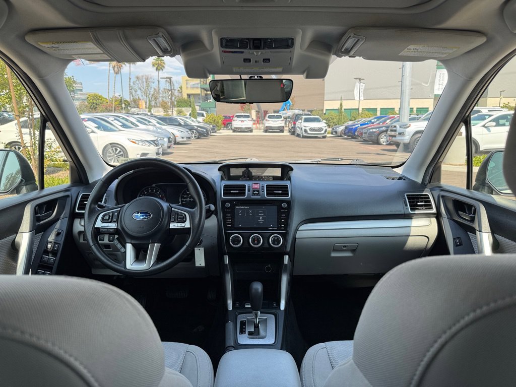 Used 2018 Green Metallic Subaru 2.5i Premium image 12