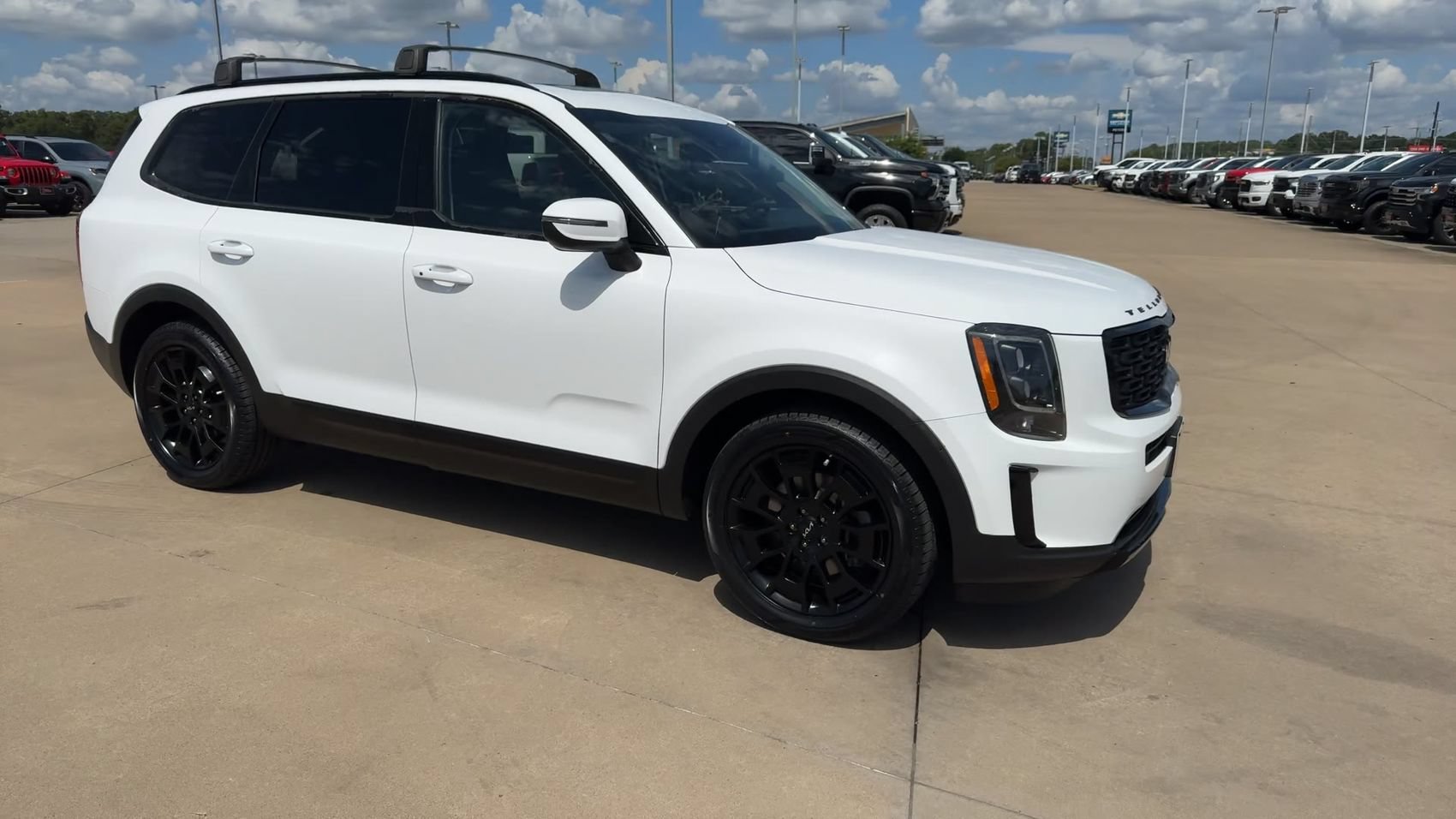 Used 2022 Glacial White Pearl Kia EX image 2