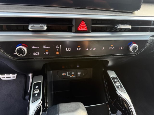 Used 2025 Wolf Gray Kia X-Line SX Prestige image 17