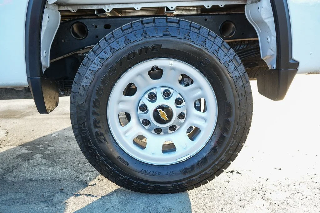 Used 2025 White Chevrolet LT image 12
