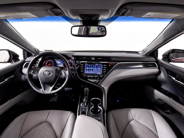 Used 2018 Red Toyota XSE V6 image 3