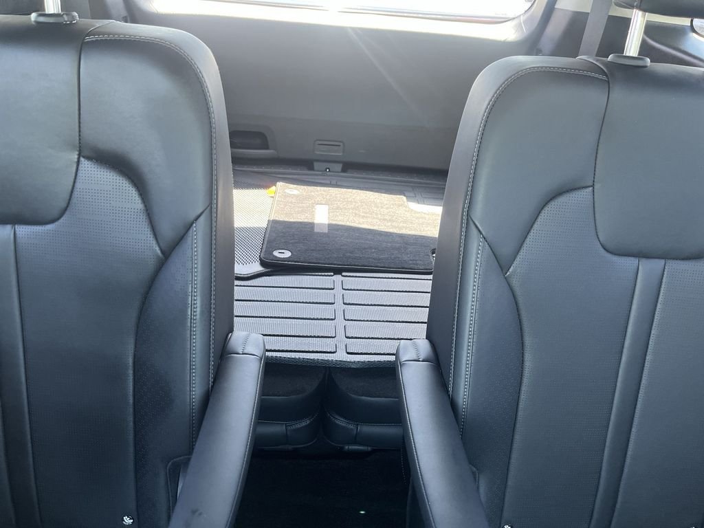 2025 Kia Sorento EX - Photo 24
