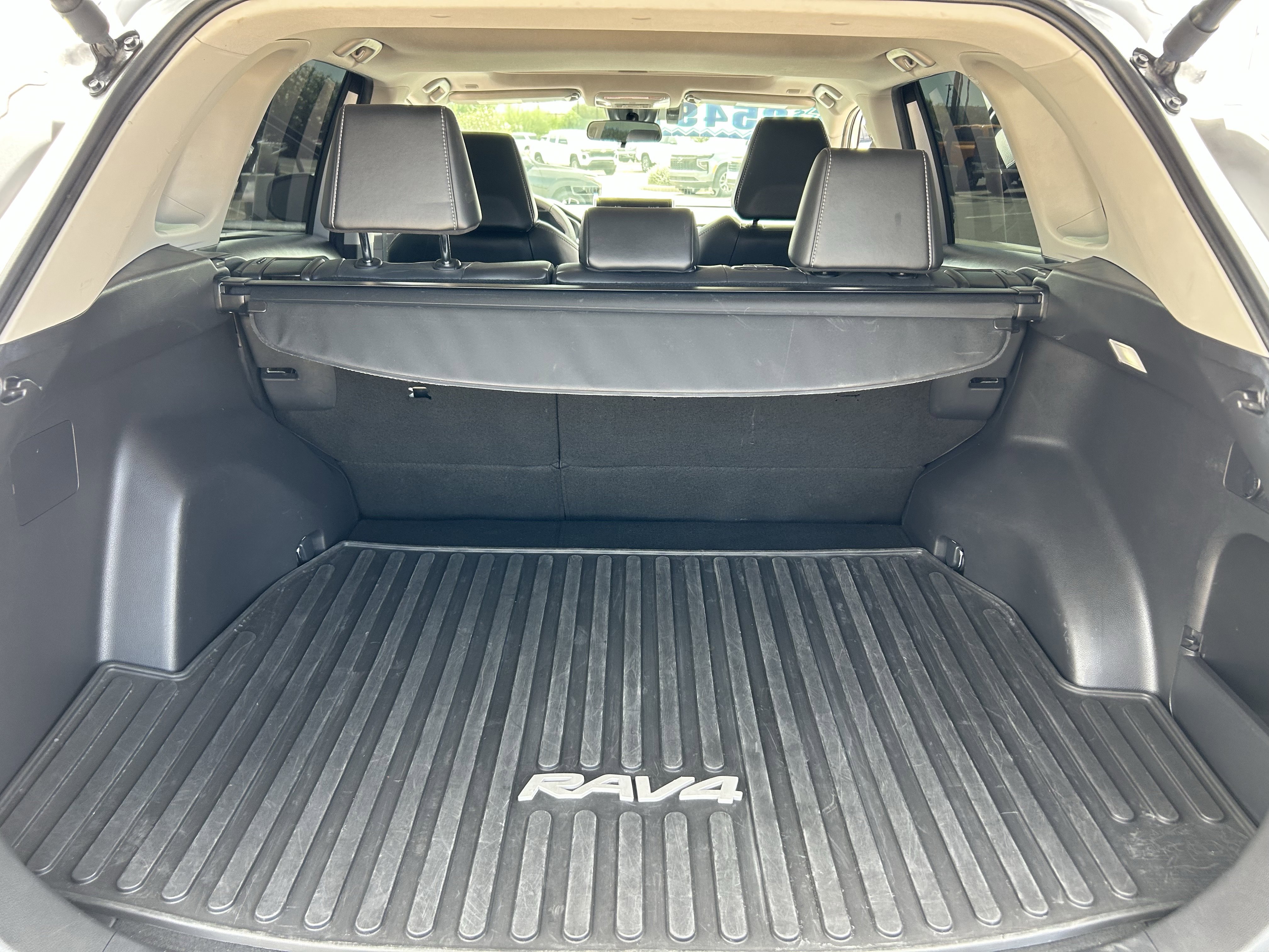 Used 2024 Silver Toyota XLE Premium image 9