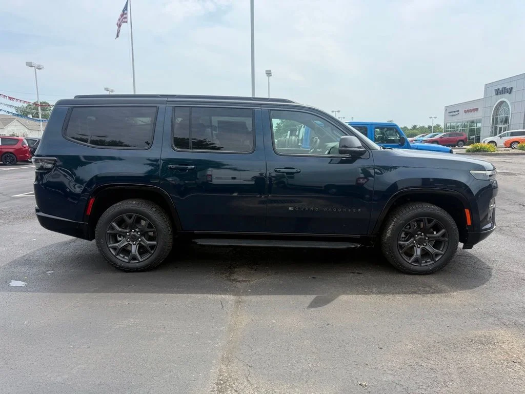 New 2026 Fathom Blue Pearlcoat Jeep Upland image 2