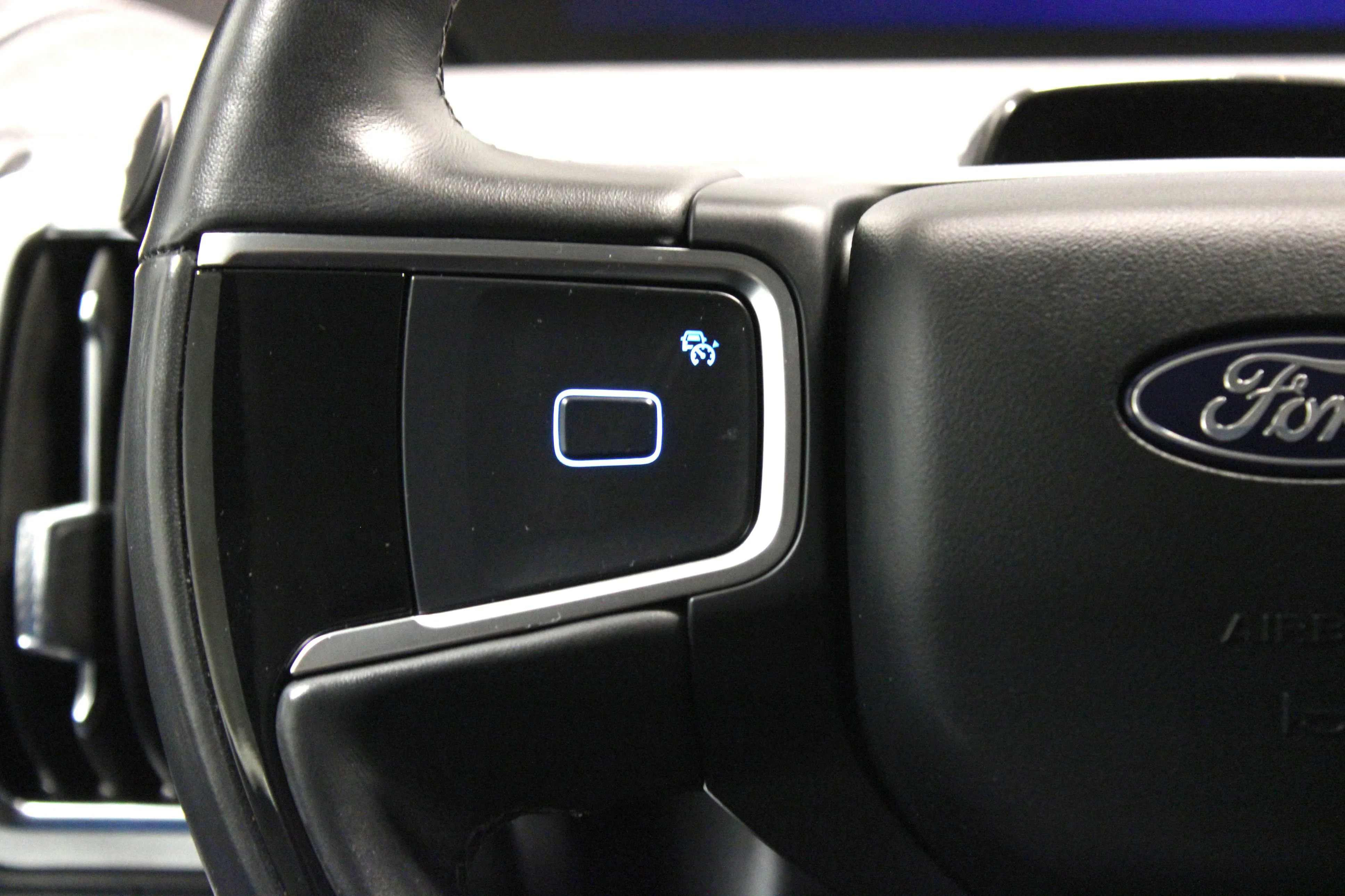 Used 2025 Oxford White Ford Platinum image 27