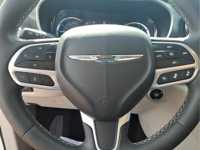 Used 2024  Chrysler Hybrid Select image 12