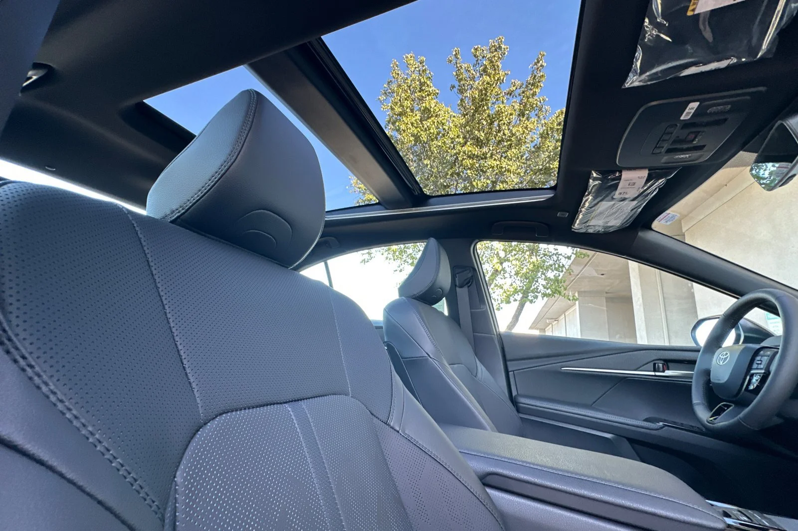 New 2026 Ocean Gem with Midnight Black Metallic roof Toyota XSE image 16