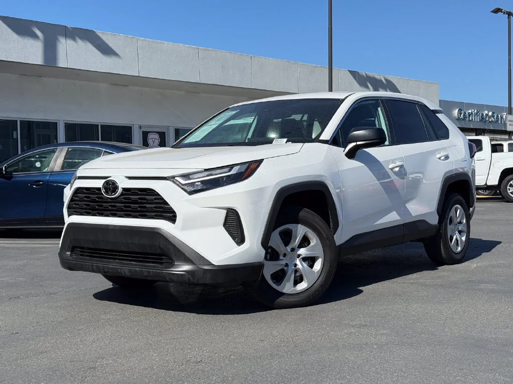 Used 2025  Toyota LE image 2