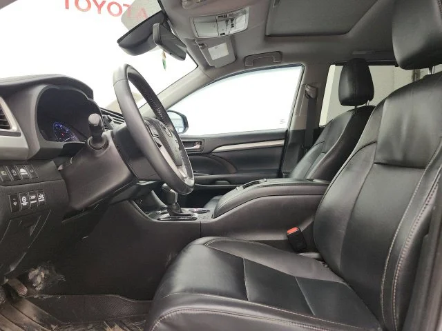 Used 2019 Gray Toyota XLE image 16