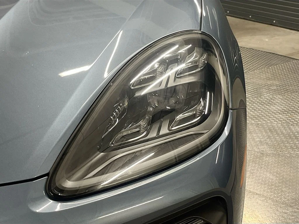 Used 2019 Biscay Blue Metallic Porsche  image 31