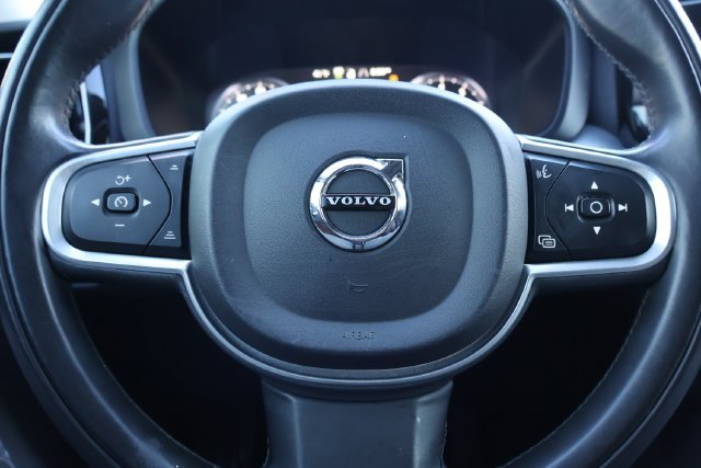 Used 2018 White Volvo T5 Momentum image 10