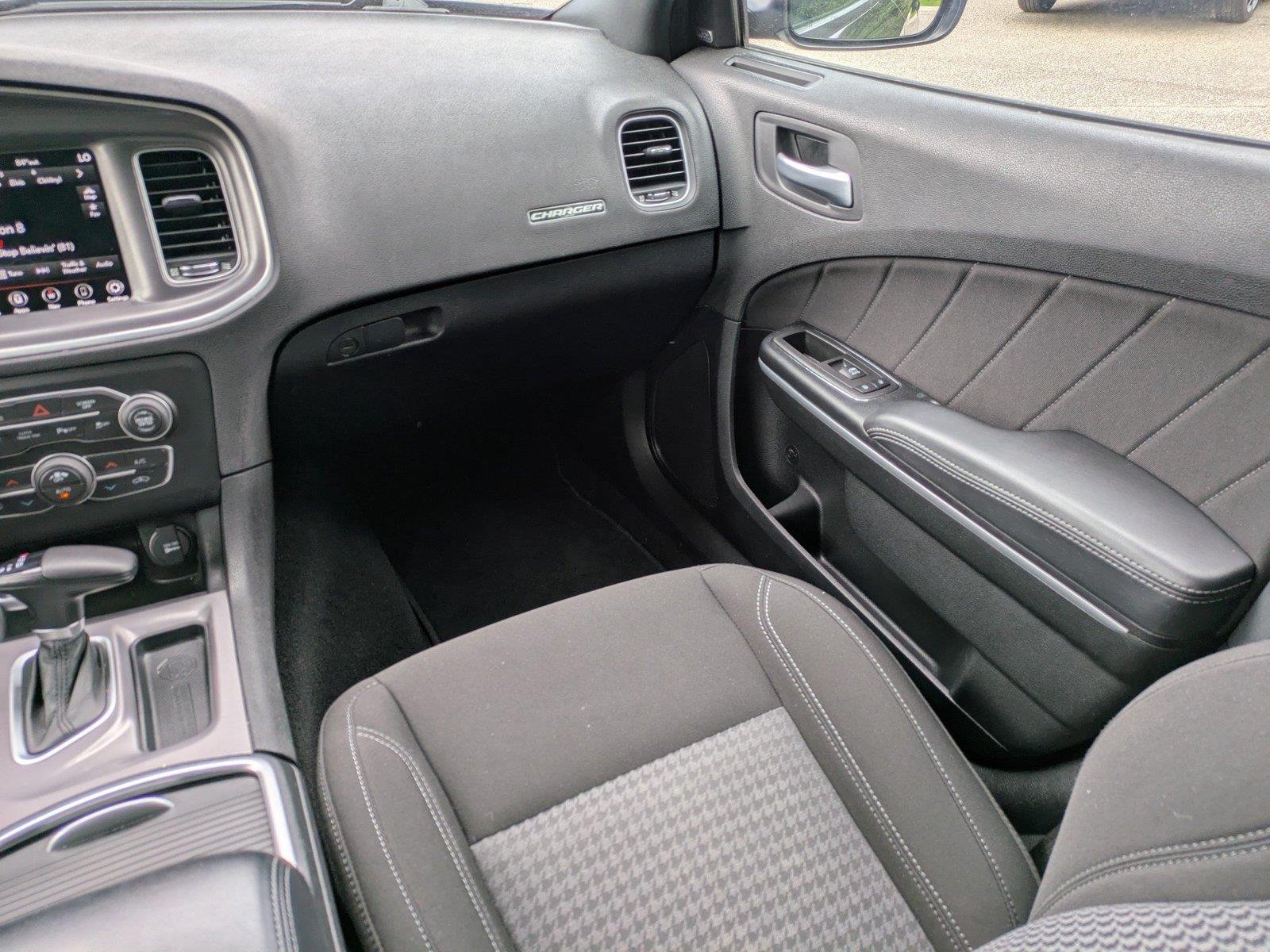 Used 2022 Pitch Black Clearcoat Dodge SXT image 16