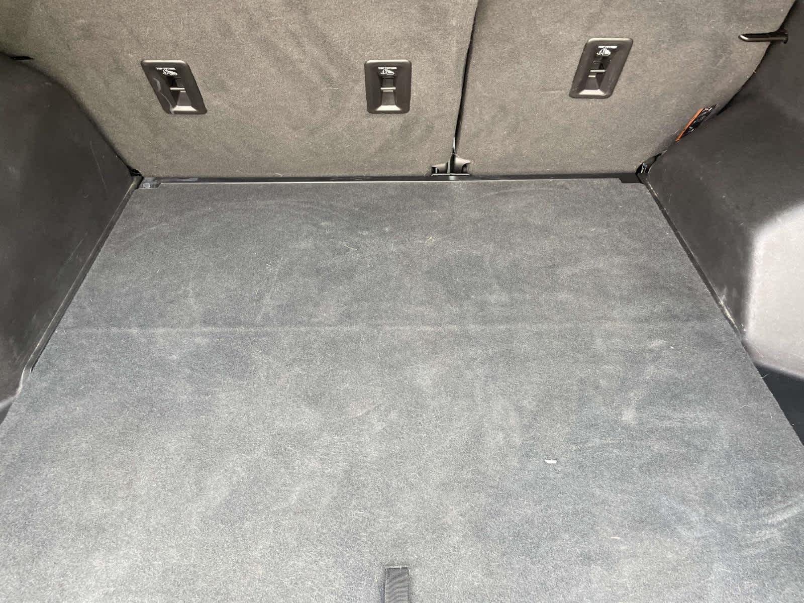 Used 2018 Summit White Chevrolet LS image 24
