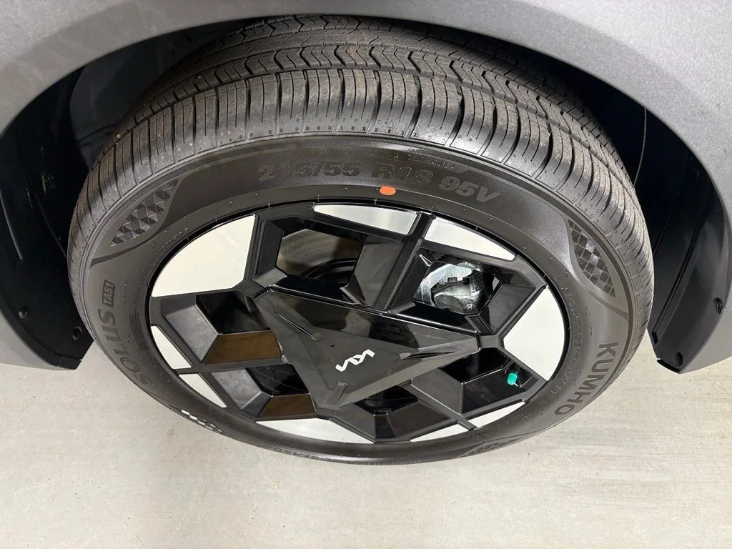 New 2027 Pale Gray Kia S image 10