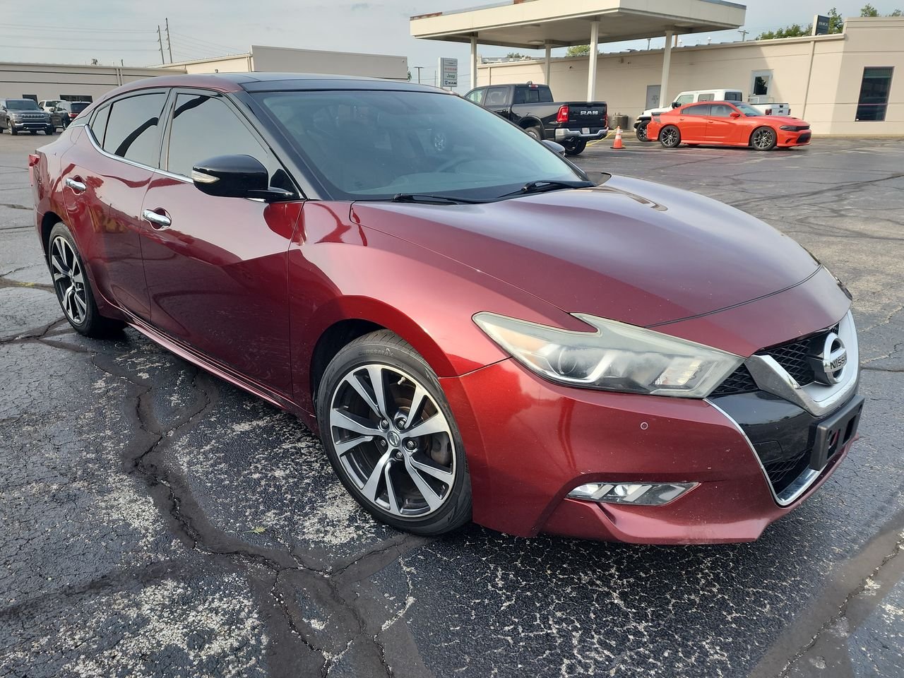 Used 2016 Red Nissan 3.5 SL image 1