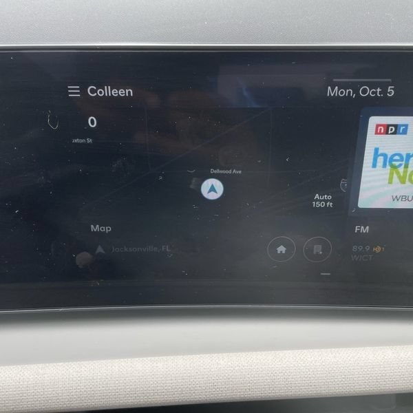 Used 2025 Red Hyundai SEL Convenience image 15