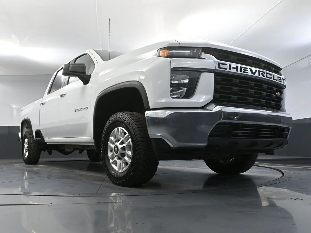 Used 2022 White Chevrolet LT image 42