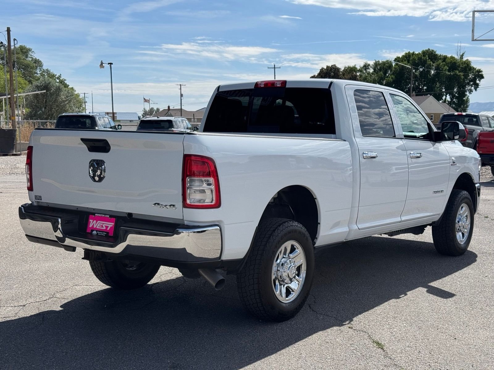 View vehicle photo 6