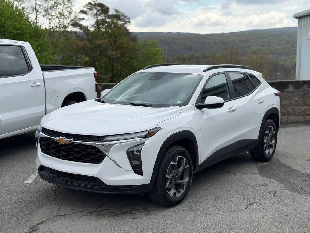 2025 Chevrolet Trax LT's photo
