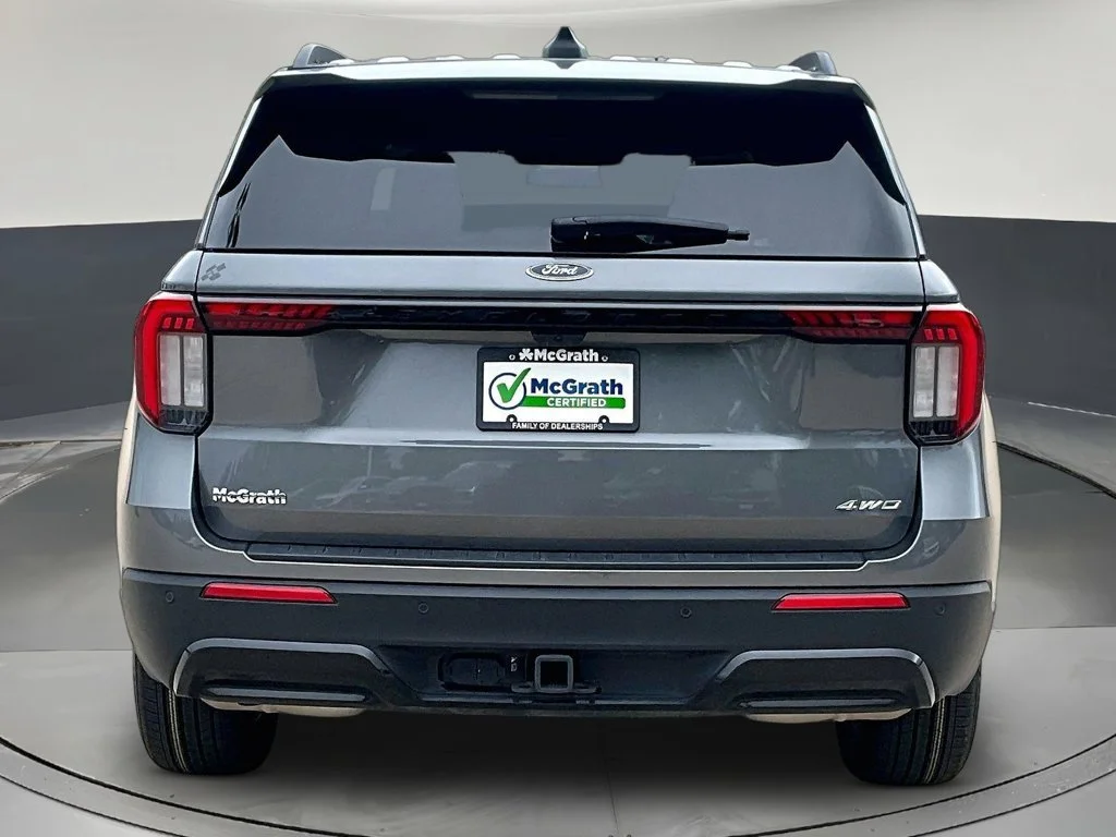Used 2025 Gray Ford ST-Line image 6