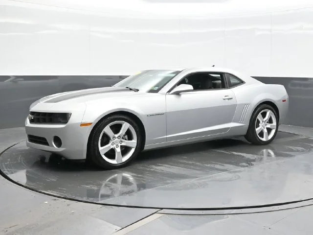 Used 2011 Silver Chevrolet 1LS image 5