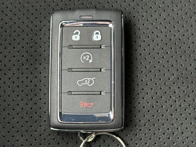New 2026 Diamond Black Crystal Pearlcoat Jeep Altitude image 21