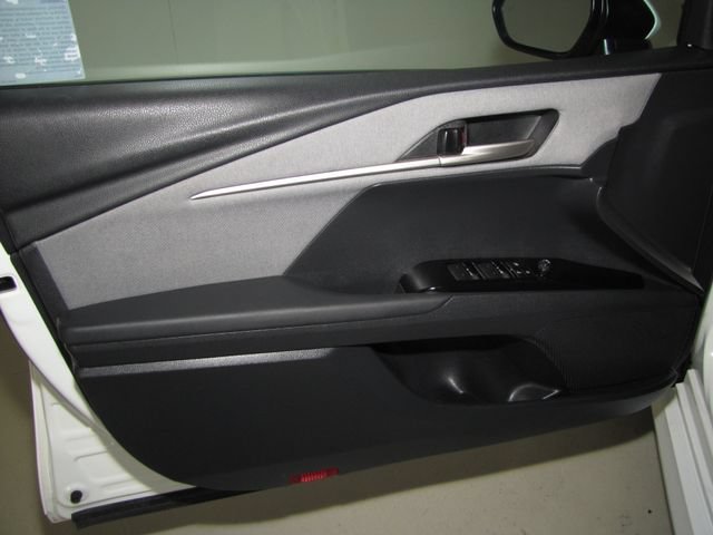 Used 2025 White Toyota  image 11