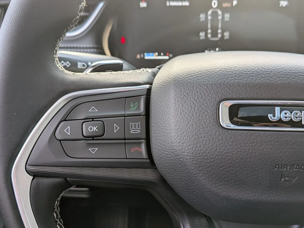 New 2025 White Jeep Laredo image 18