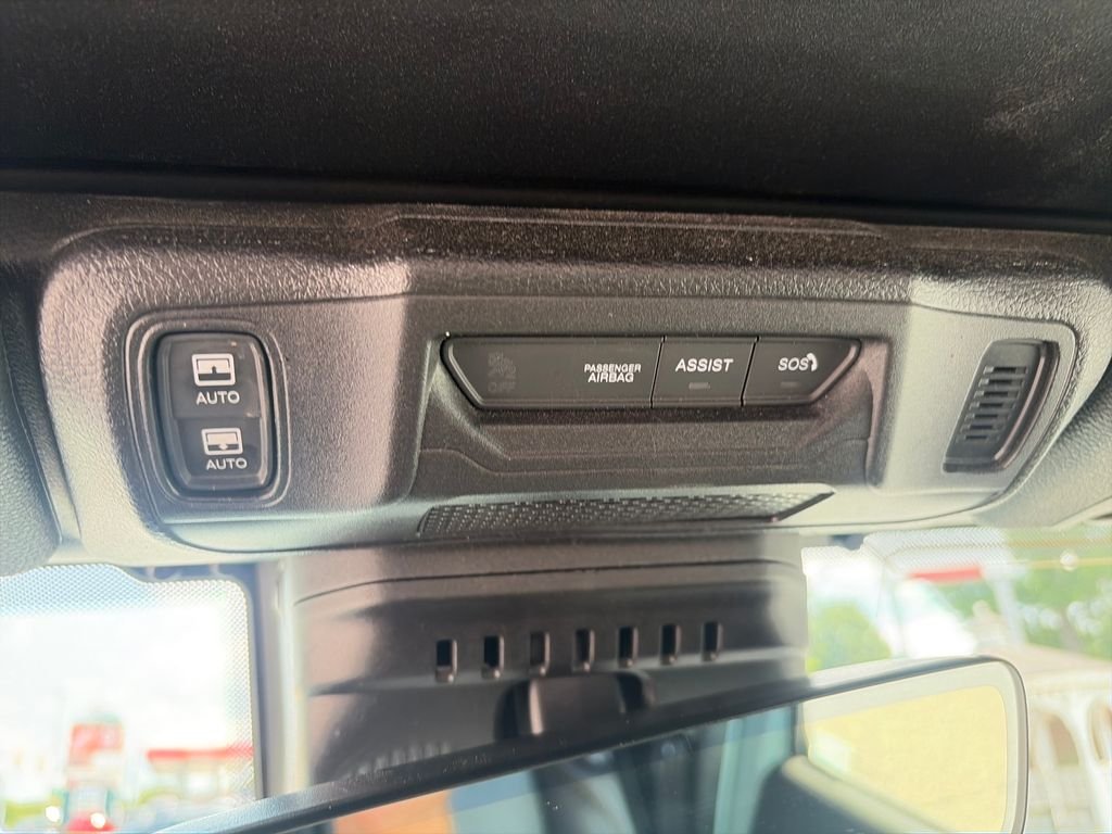 Used 2024 Earl Clearcoat Jeep Sahara image 41